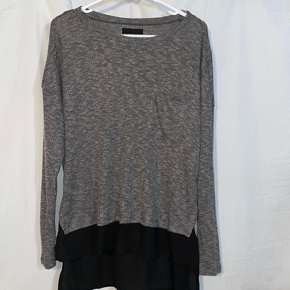Attention sweater 